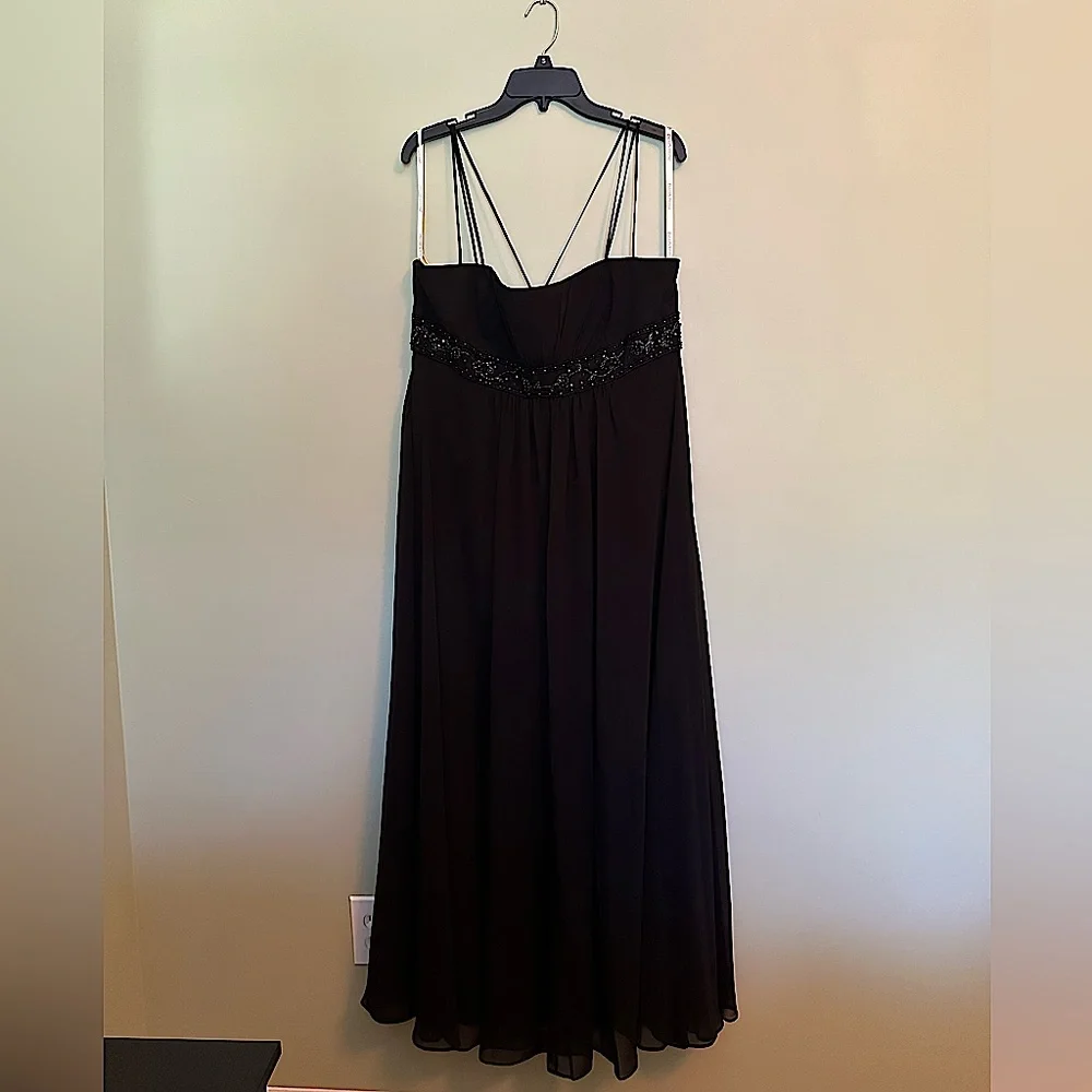 EUC David’s Bridal formal dress with beading below the bust line. - Picture 1 of 4